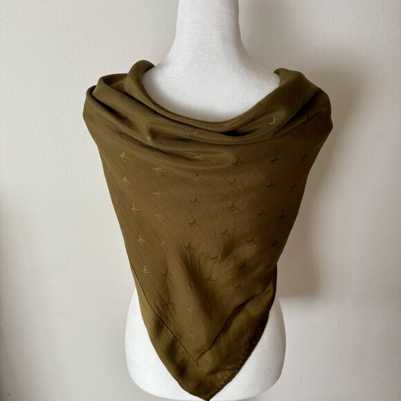 [SOLD] Authentic Louis Vuitton Silk Scarf - Picture 5 of 13